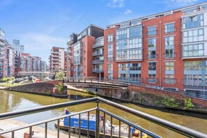 Property grounds - Luxury 2BR Apartment w/Balcony views + Parking (Birmingham)