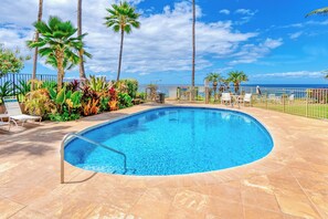 Pool - Kamaole Nalu 401 - Oceanfront Complex Sunset Views (Kihei)