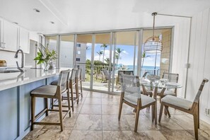 Dining - Kamaole Nalu 503 - Lanai Oceanfront * Updated * A/C * EASY Access to Beach (Kihei)