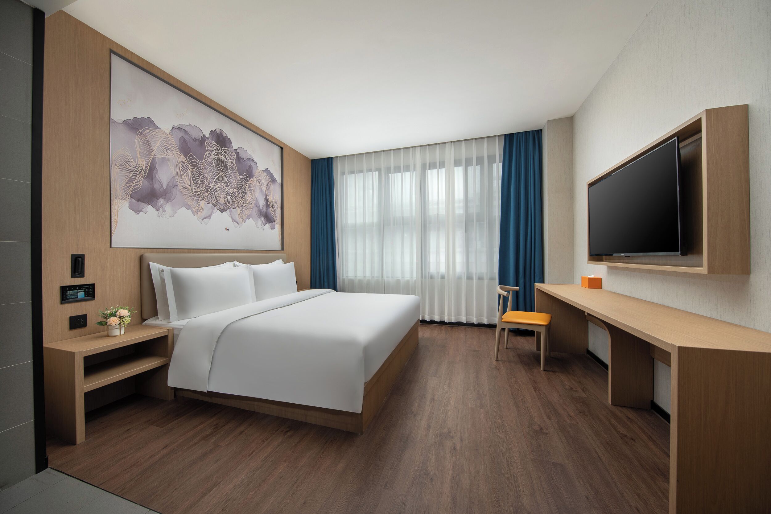 Deluxe Queen Room | Desk, laptop workspace, blackout curtains, iron/ironing board