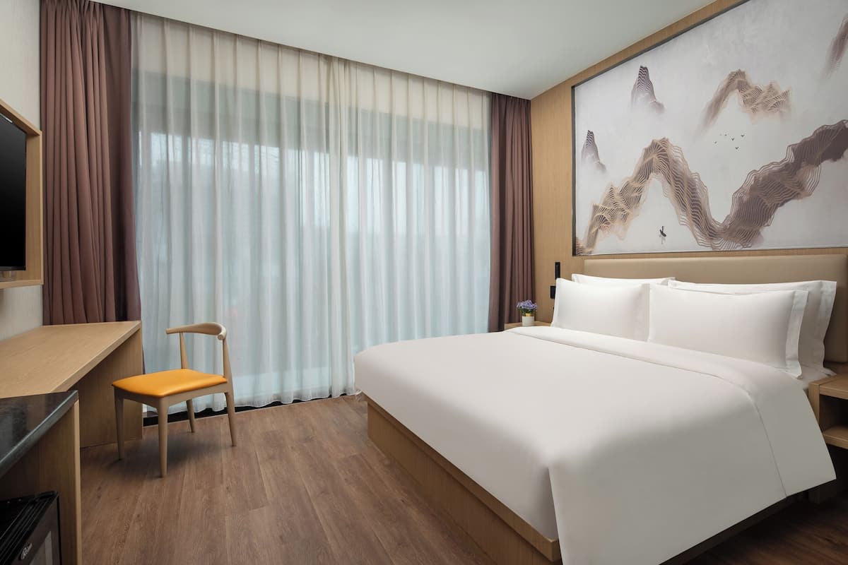 Superior Queen Room | Desk, laptop workspace, blackout curtains, iron/ironing board