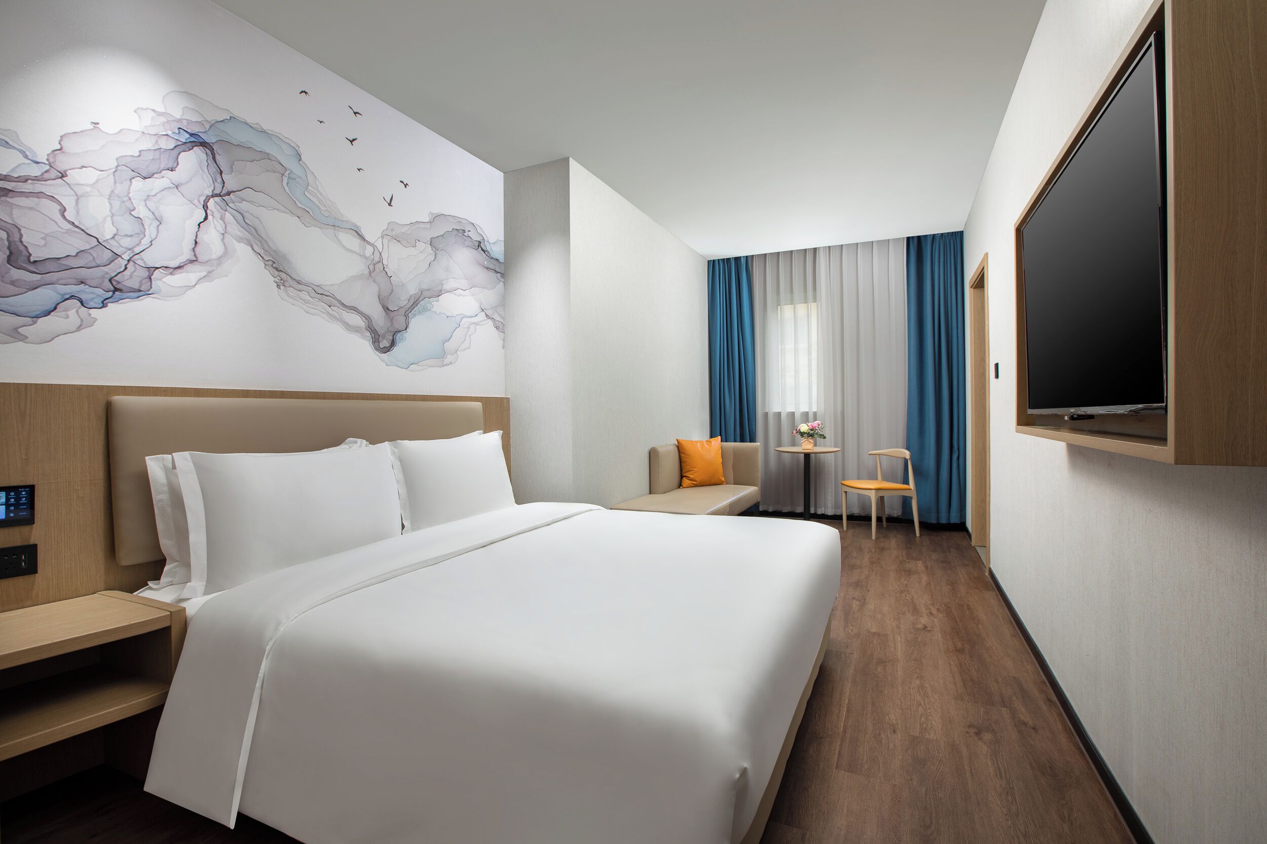 Business Queen Room | Desk, laptop workspace, blackout curtains, iron/ironing board