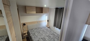 3 bedrooms, iron/ironing board - Mobile home by the sea in campsite 4* Mar Estang in Canet en Roussillon (Canet-en-Roussillon)