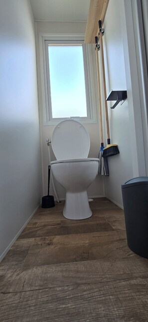 Shower, hair dryer, soap, toilet paper - Mobile home by the sea in campsite 4* Mar Estang in Canet en Roussillon (Canet-en-Roussillon)