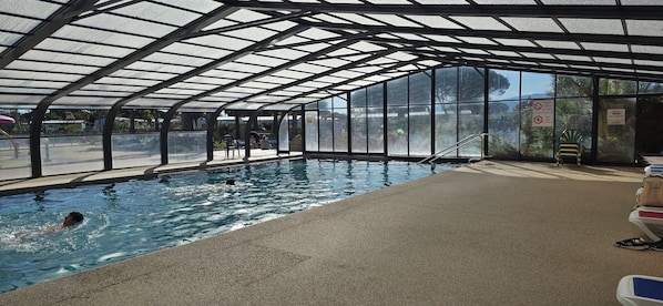 Indoor pool, outdoor pool - Mobile home by the sea in campsite 4* Mar Estang in Canet en Roussillon (Canet-en-Roussillon)