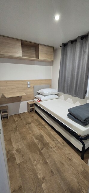 3 Schlafzimmer, Bügeleisen/Bügelbrett