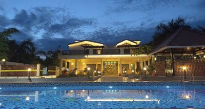 6-bedroom resort in terrific TN with cool AC for relaxing stays