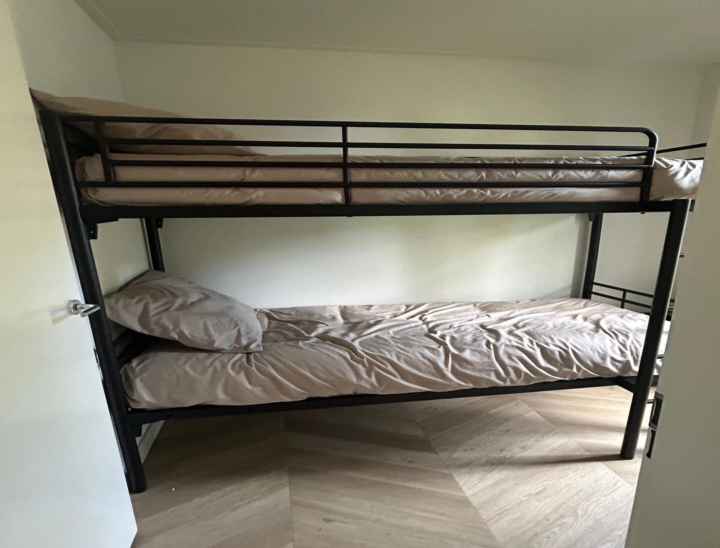 House | 4 bedrooms, bed sheets