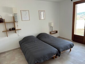 Internet, bed sheets - Apartment with pool (Afa)