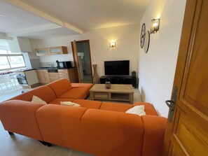 Living area - Apartment with pool (Afa)