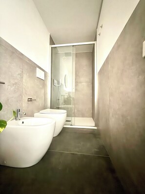 Shower, hair dryer, bidet, towels - Villa Demirà | Panoramic villa with pool & views of Lo Stagnone and the Egadi Islands (Marsala)