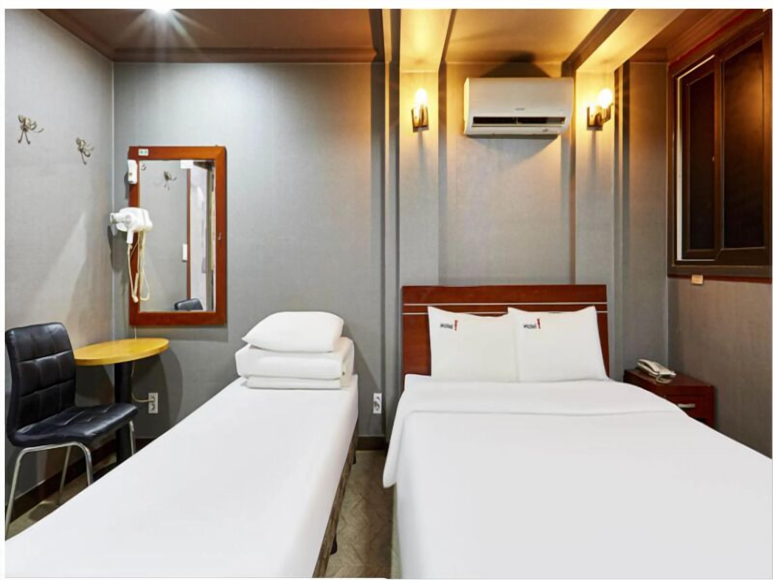 Basic Twin Room | Free WiFi