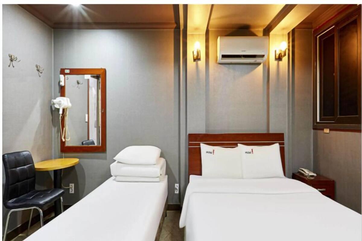 Basic Twin Room | Free WiFi