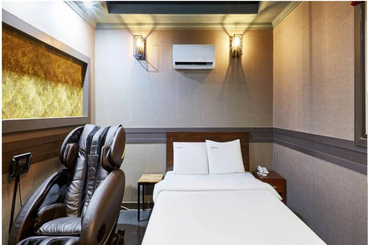 Basic Studio Suite | Free WiFi