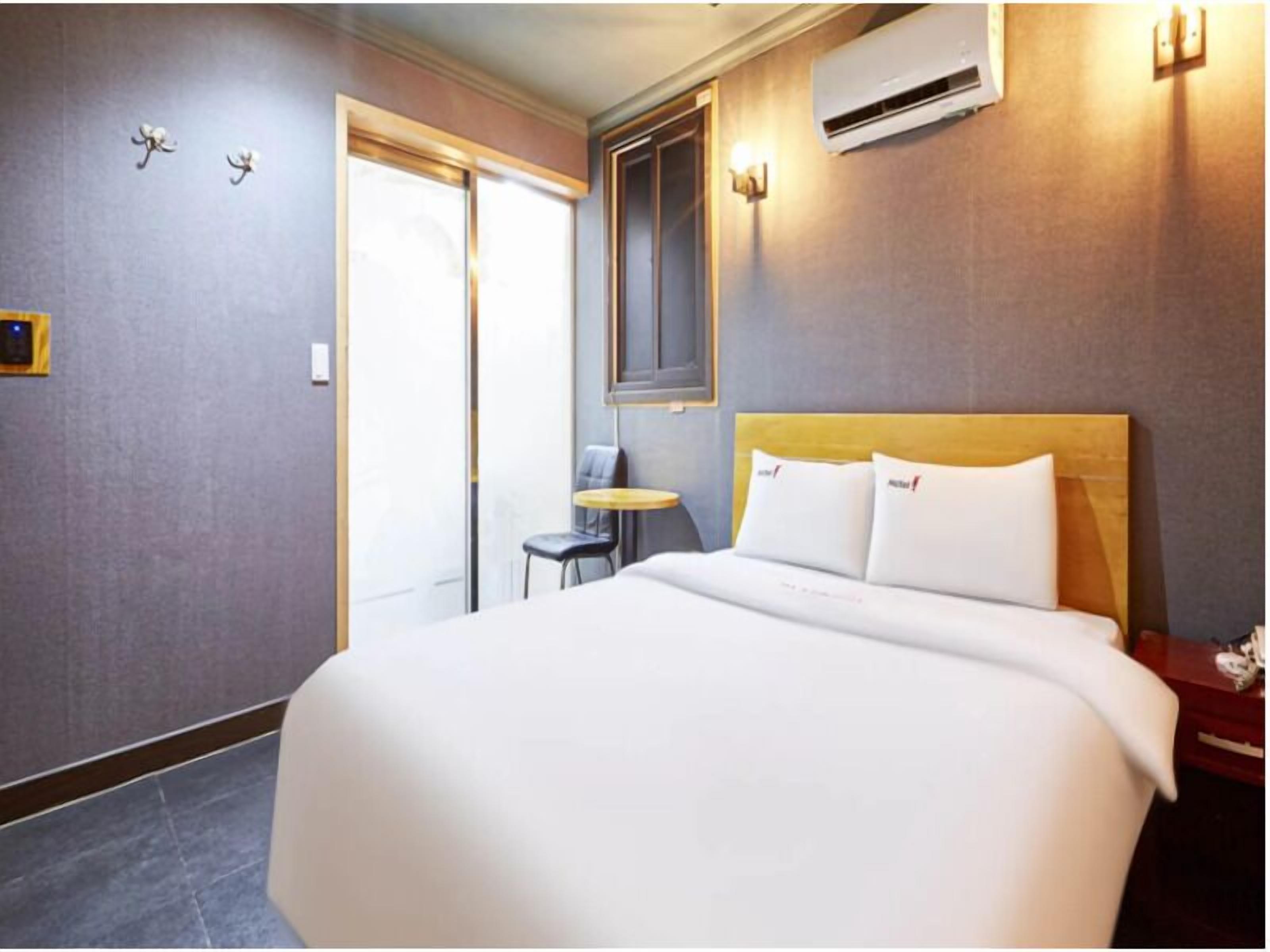 Basic Single Room | Free WiFi