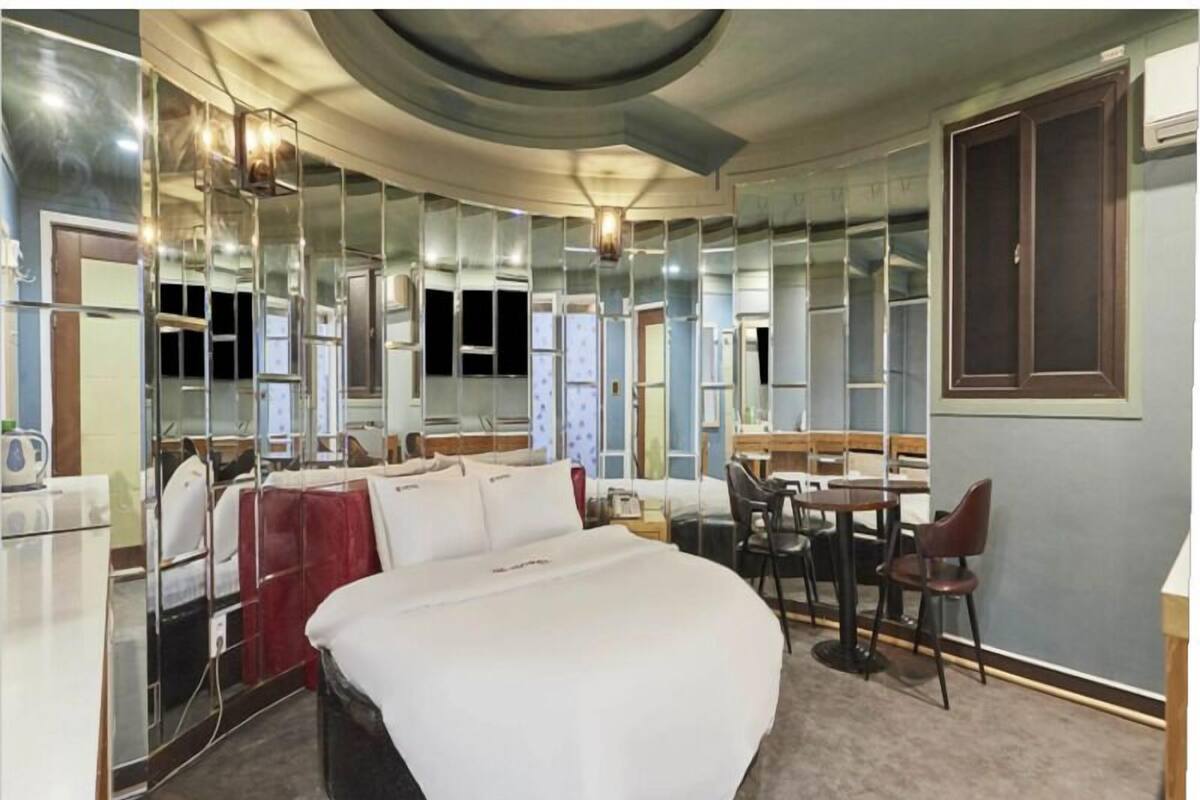 Basic Studio | Free WiFi