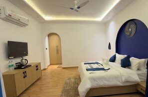 Camera Economy, vista piscina | Ferro/asse da stiro, Wi-Fi gratuito