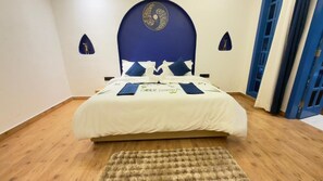 Camera Deluxe con letto matrimoniale o 2 letti singoli, balcone, vista collina | Ferro/asse da stiro, Wi-Fi gratuito