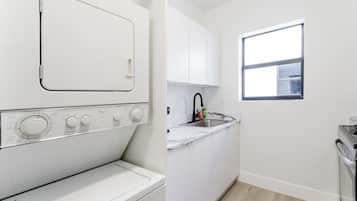 Mikrowelle, Ofen, Herdplatte, Geschirrspüler