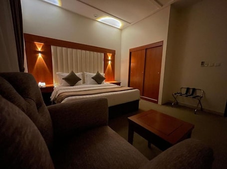 Sistema de insonorización, tabla de planchar con plancha y wifi gratis . Milestone Rise