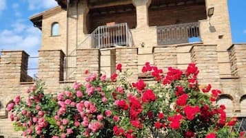 Huoneisto, näköala mäelle | Ulkopuoli