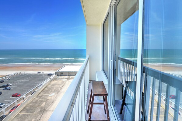 Property grounds - Ocean View Studio | Private Balcony | Pool-Hot Tub (Daytona Beach)