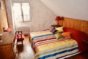 3 chambres, fer et planche à repasser