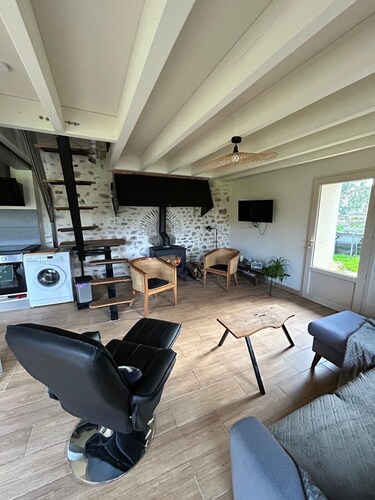 Cosy country cottage on the banks of the Gartempe river