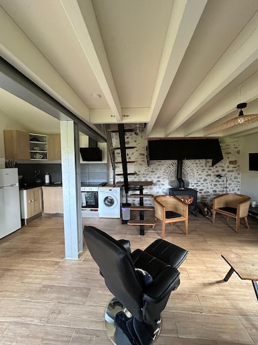 Cosy country cottage on the banks of the Gartempe river