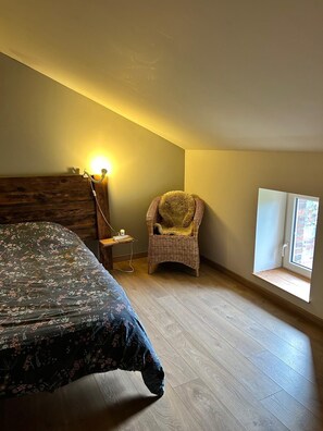 2 makuuhuonetta, silitysrauta/-lauta, ilmainen Wi-Fi, vuodevaatteet