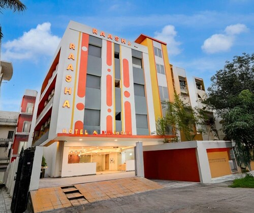 Townhouse Oak Sector 18 Metro Station