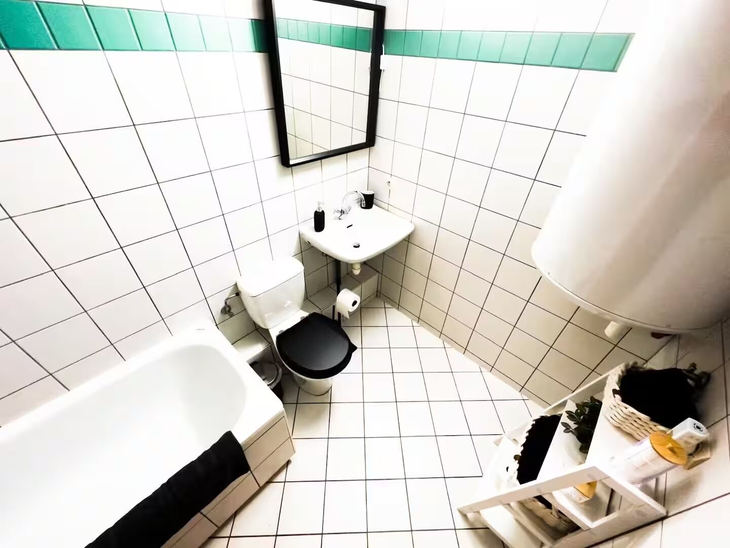 Hårføner, håndklær, såpe og toalettpapir