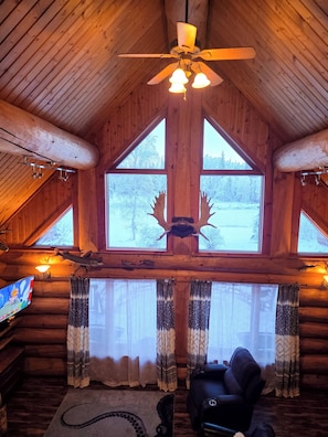 Interior - <>Your Alaskan AdVeNTuRE starts here! Sleeps 6 (Fairbanks)