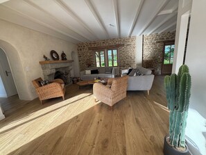 TV, fireplace - Charming Breton house in Port Manec'h, 200 m from the beach and port, quiet location (Névez)