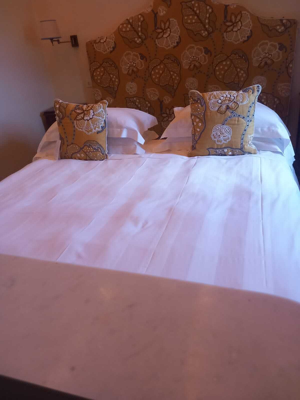 Tabla de planchar con plancha, Internet, ropa de cama