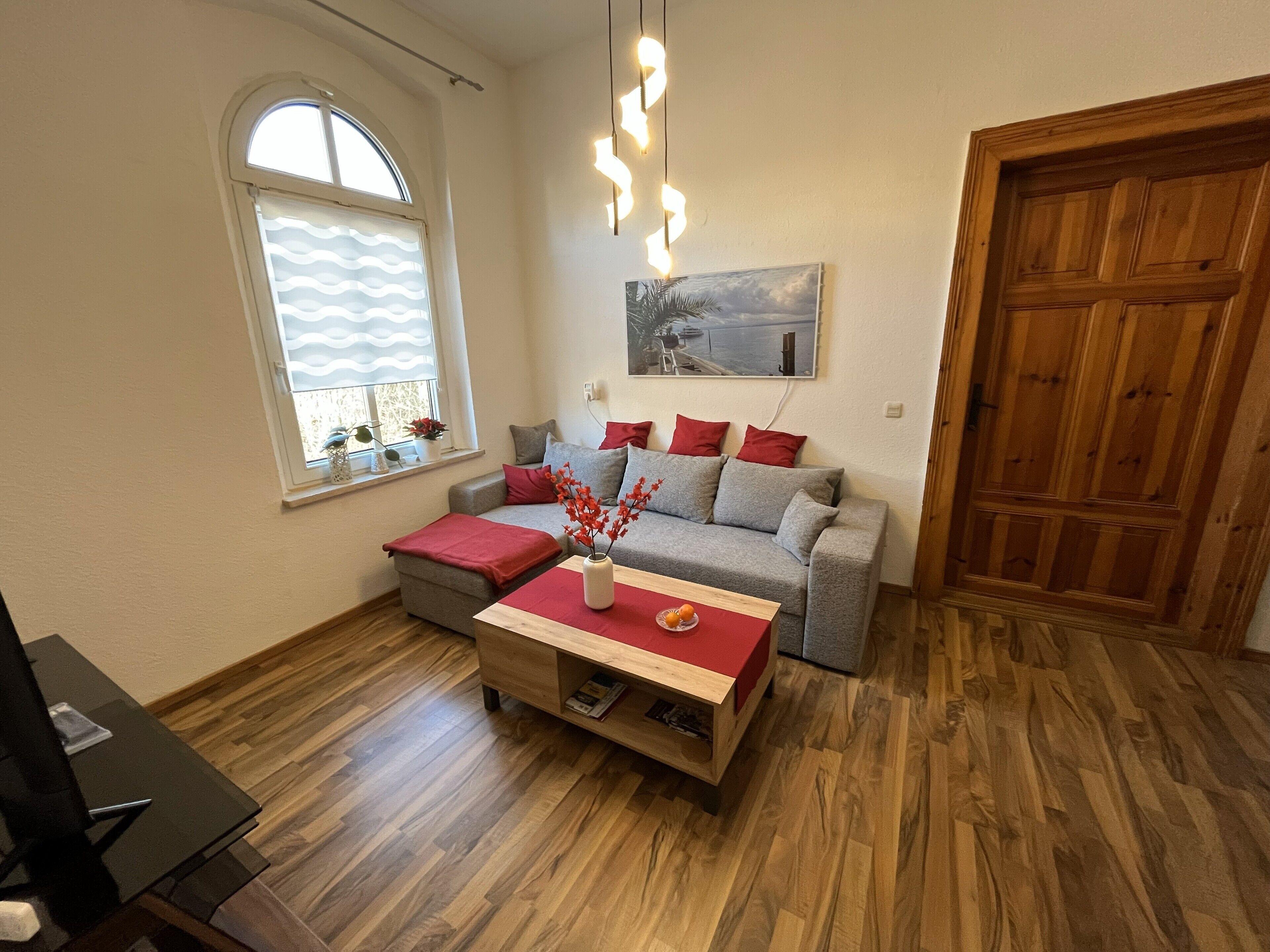 テレビ、暖炉、書庫