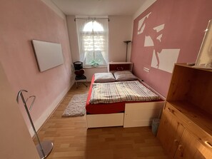 2 sovrum, skrivbord, gratis wi-fi och sängkläder