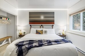 Room - Panorama Vista, Elevated Design, Vineyards & Hikes (Kelowna)