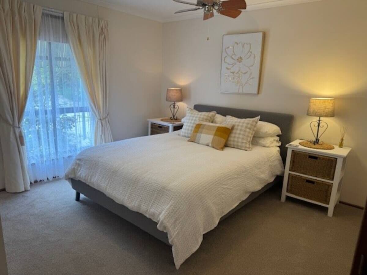 3 bedrooms, iron/ironing board, bed sheets