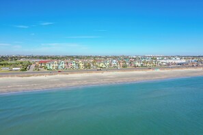 On the beach - Retreat at the Dawn Gorgeous Beach Views! (Galveston)
