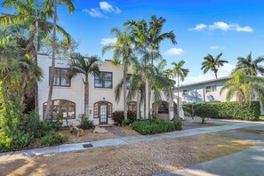 2 bedrooms, Internet - Victoria Park Oasis Walk to las Olas Beach (Fort Lauderdale)