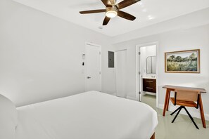 Apartment | 1 bedroom, Internet - Chic Modern Studio With Queen Bed (Fort Lauderdale)