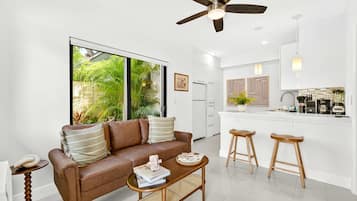 ์ํํธ | 1 ๊ฐ์ ์นจ์ค, ์ธํฐ๋ท