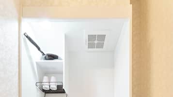 Basic-Doppel- oder -Zweibettzimmer | Eigene Küche | Mini-Kühlschrank, Mikrowelle, Kochgeschirr/Geschirr/Besteck