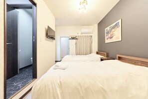 Eenvoudige kamer, 1 twee- of 2 eenpersoonsbedden | Een bureau, gratis wifi