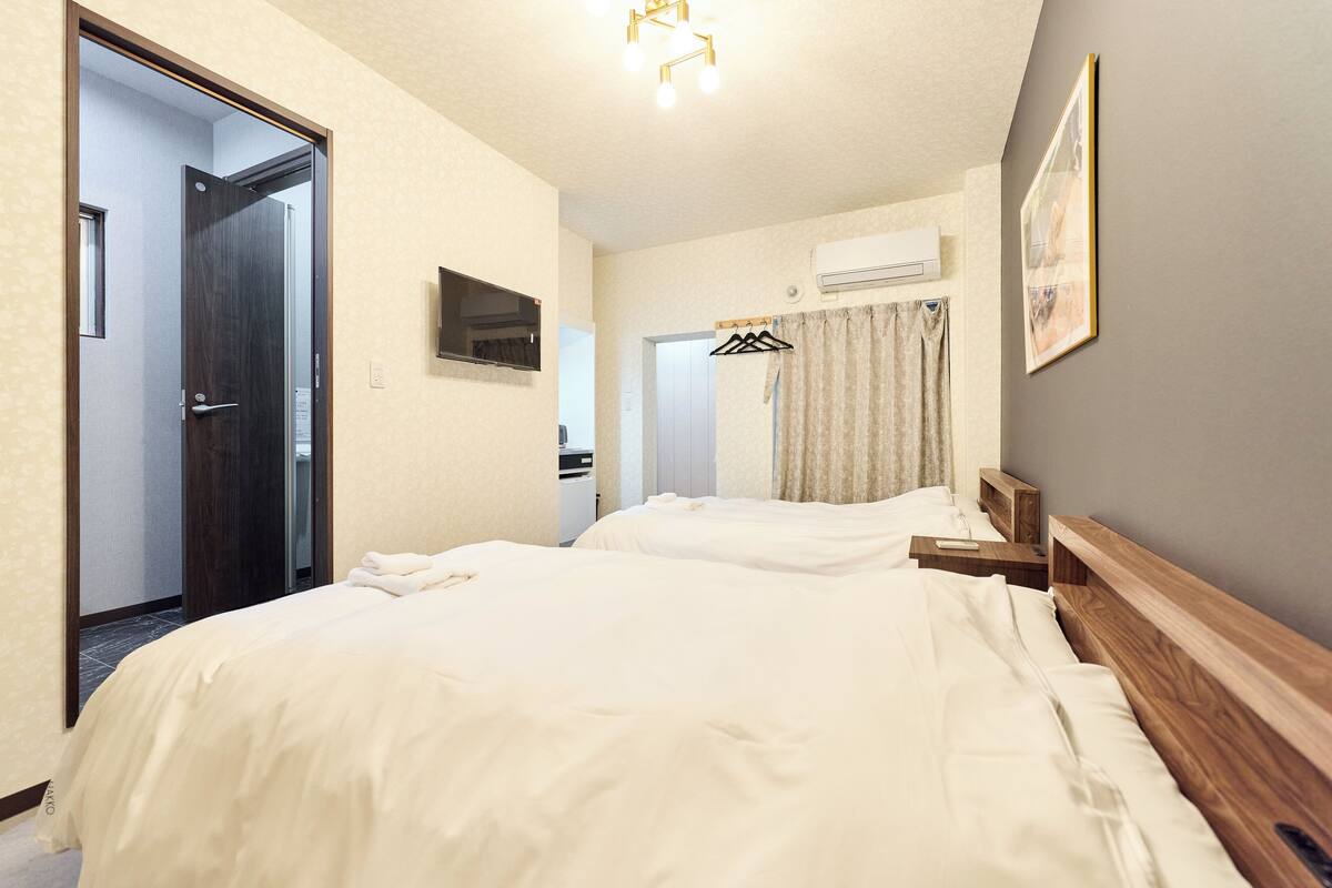 Basic Double or Twin Room | Desk, free WiFi