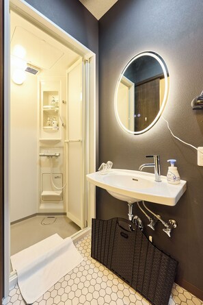 Superior-Doppel- oder -Zweibettzimmer | Badezimmer