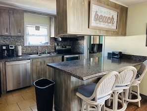Fridge, microwave, oven, stovetop - 2003 Bittern 6 Bedrooms 3 Bathrooms (Surfside Beach)