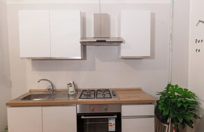 Micro-ondes, four, plaque de cuisson