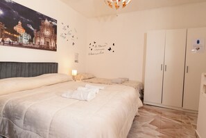 2 bedrooms, iron/ironing board, Internet, bed sheets - Cozy house Catania (Catania)